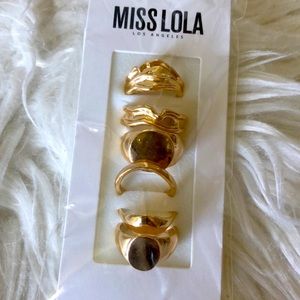 Miss Lola 6 signet ring set